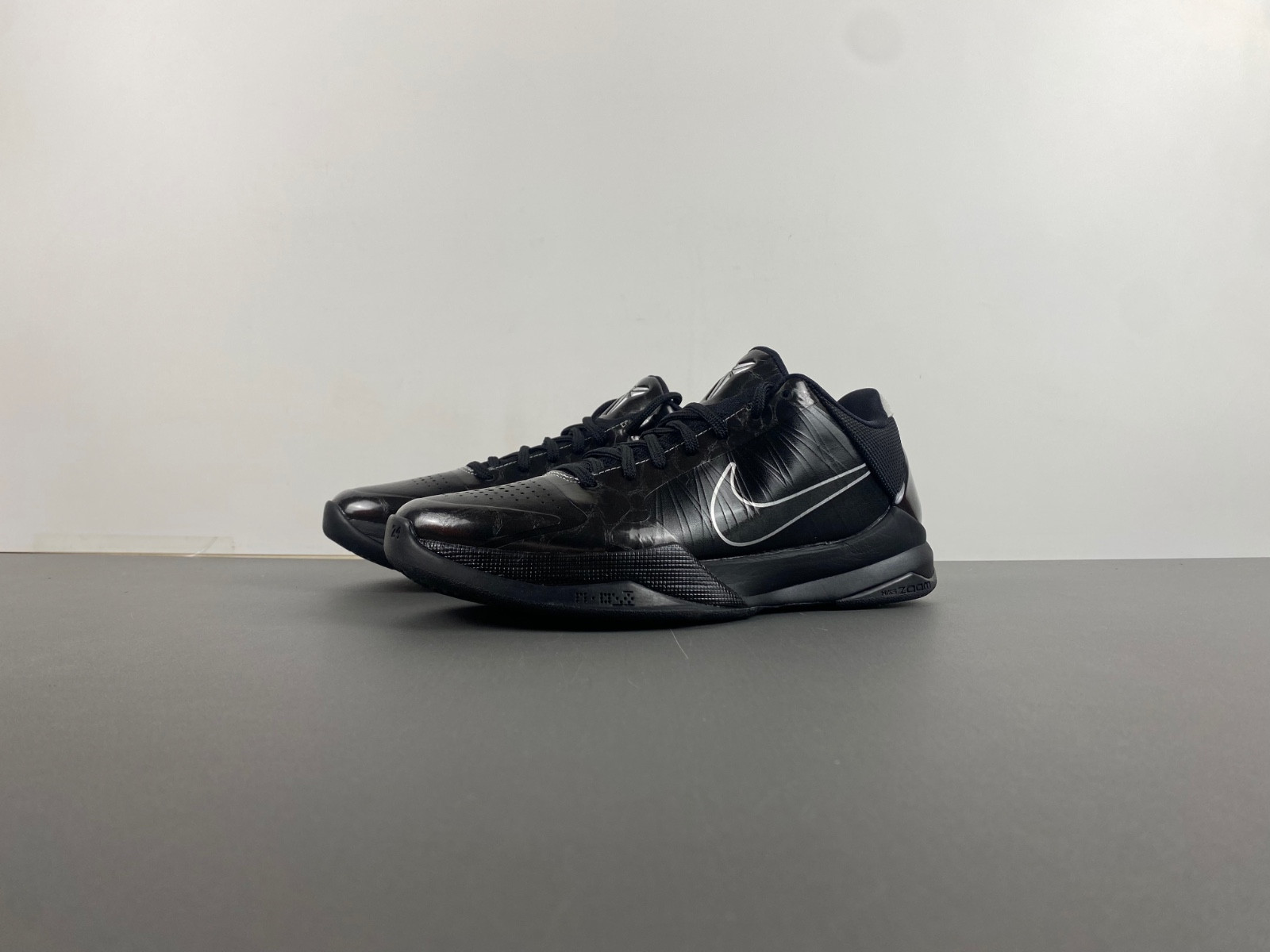 nike zoom kobe v x ''blackout'' 386430-003
