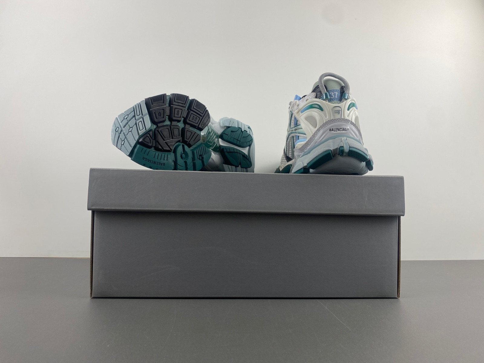 Ba*len*cia*ga runner sneaker in white/green/blue