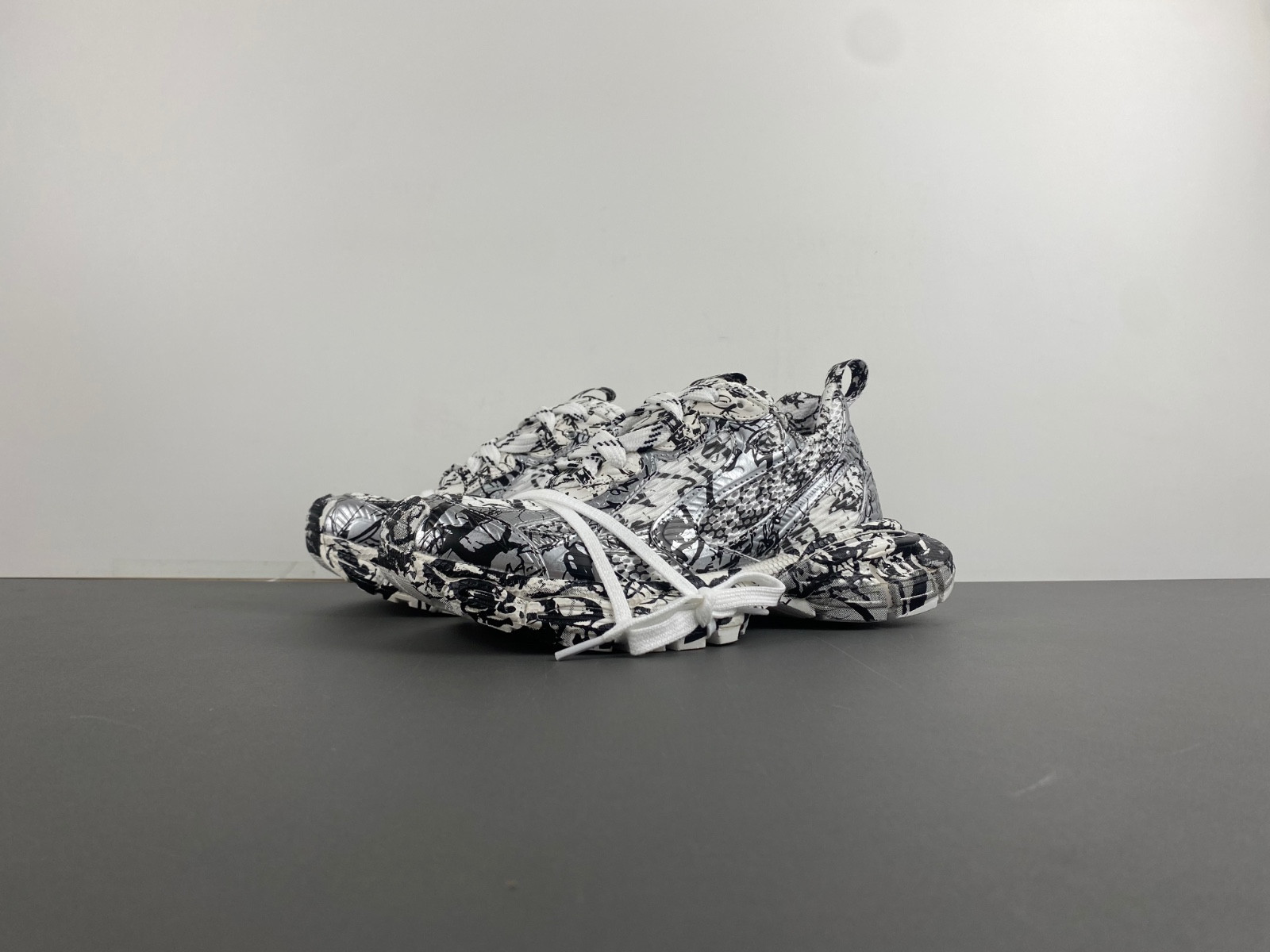 Ba*len*cia*ga 3xl extreme graffiti sneaker in white/black