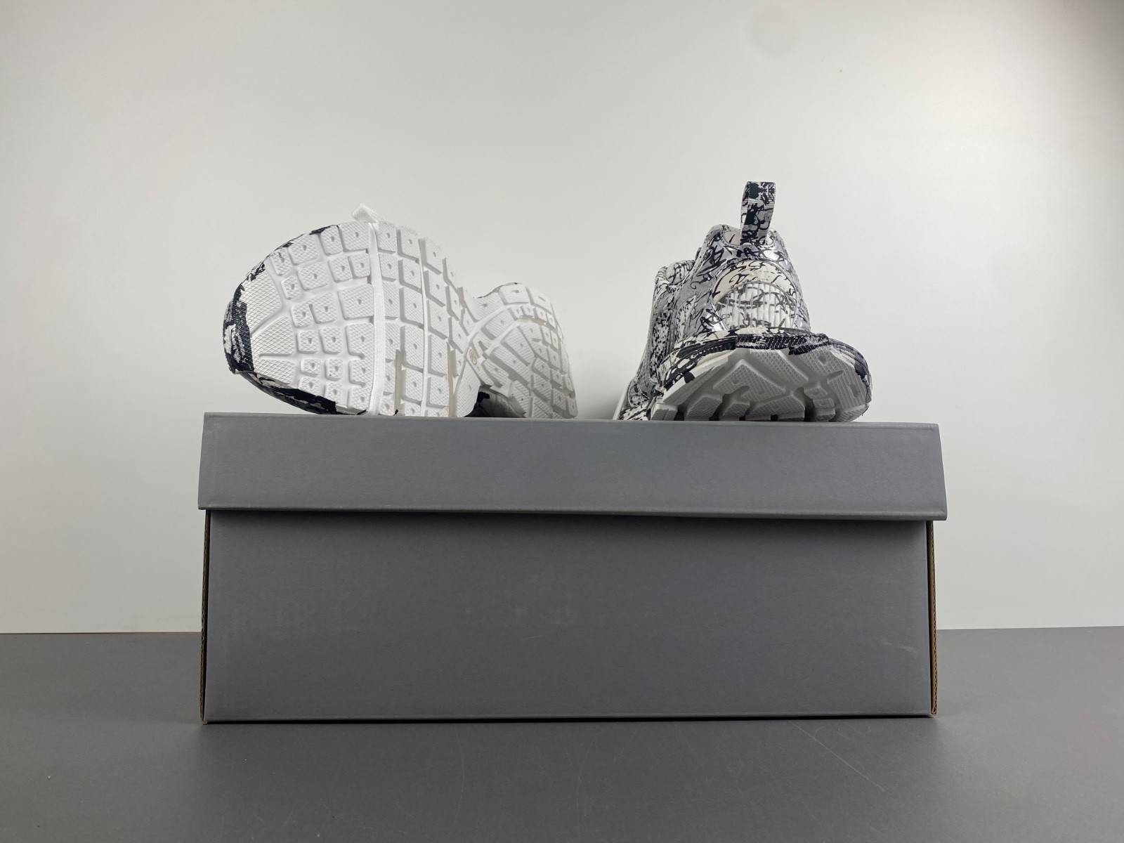 Ba*len*cia*ga 3xl extreme graffiti sneaker in white/black