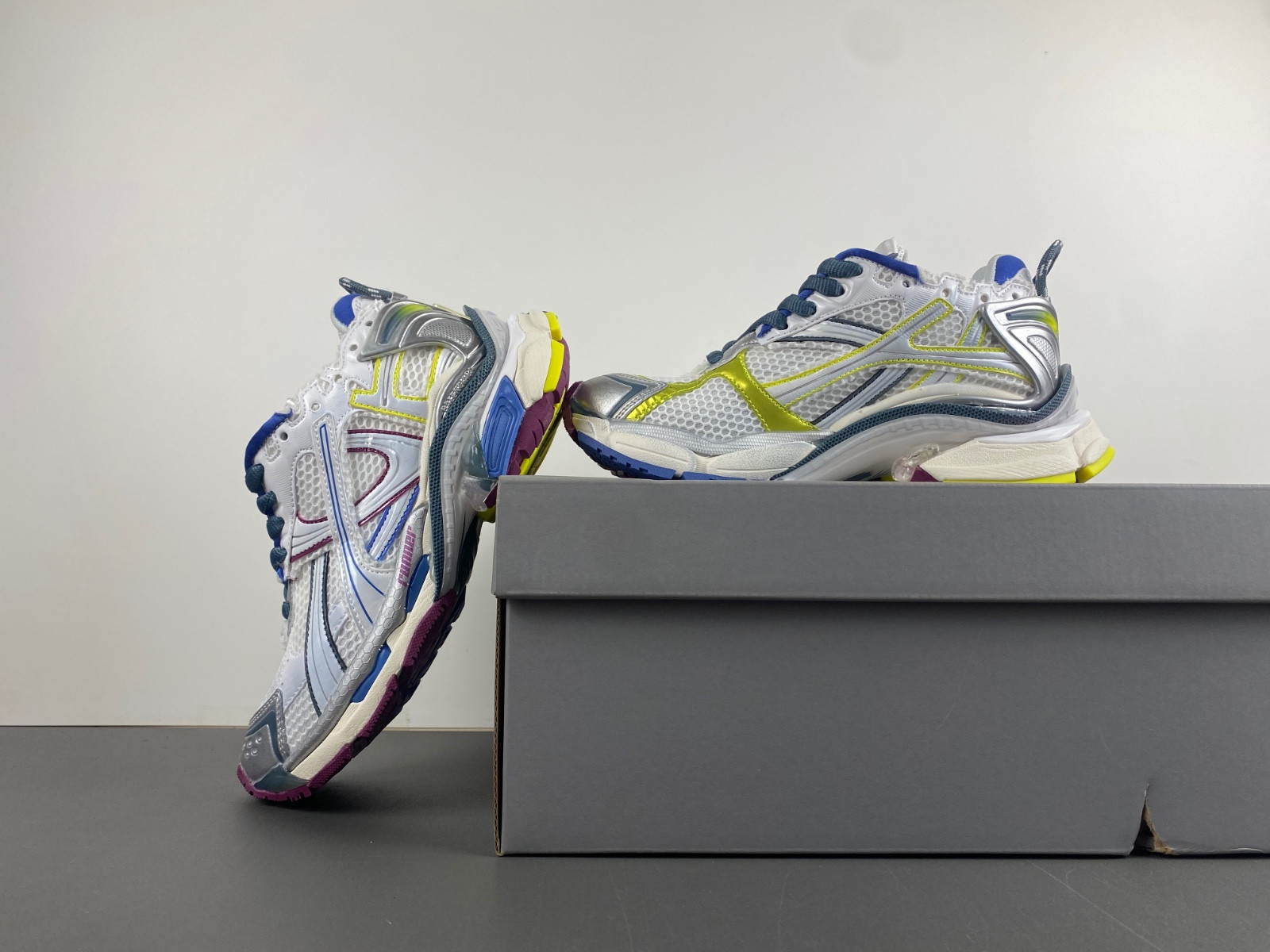 Ba*len*cia*ga runner sneaker in white