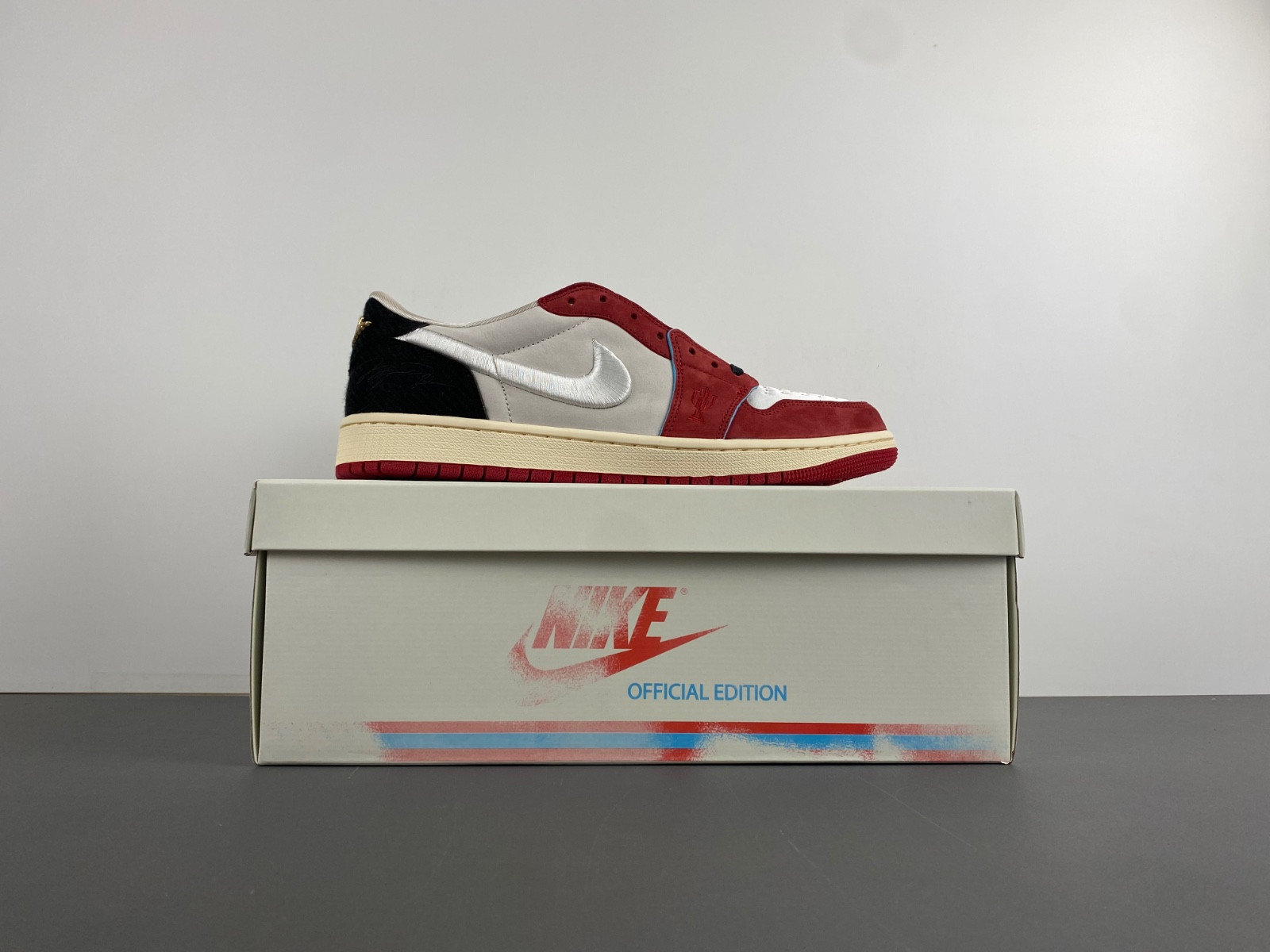 trophy room x air jordan 1 low og home hv6157-100