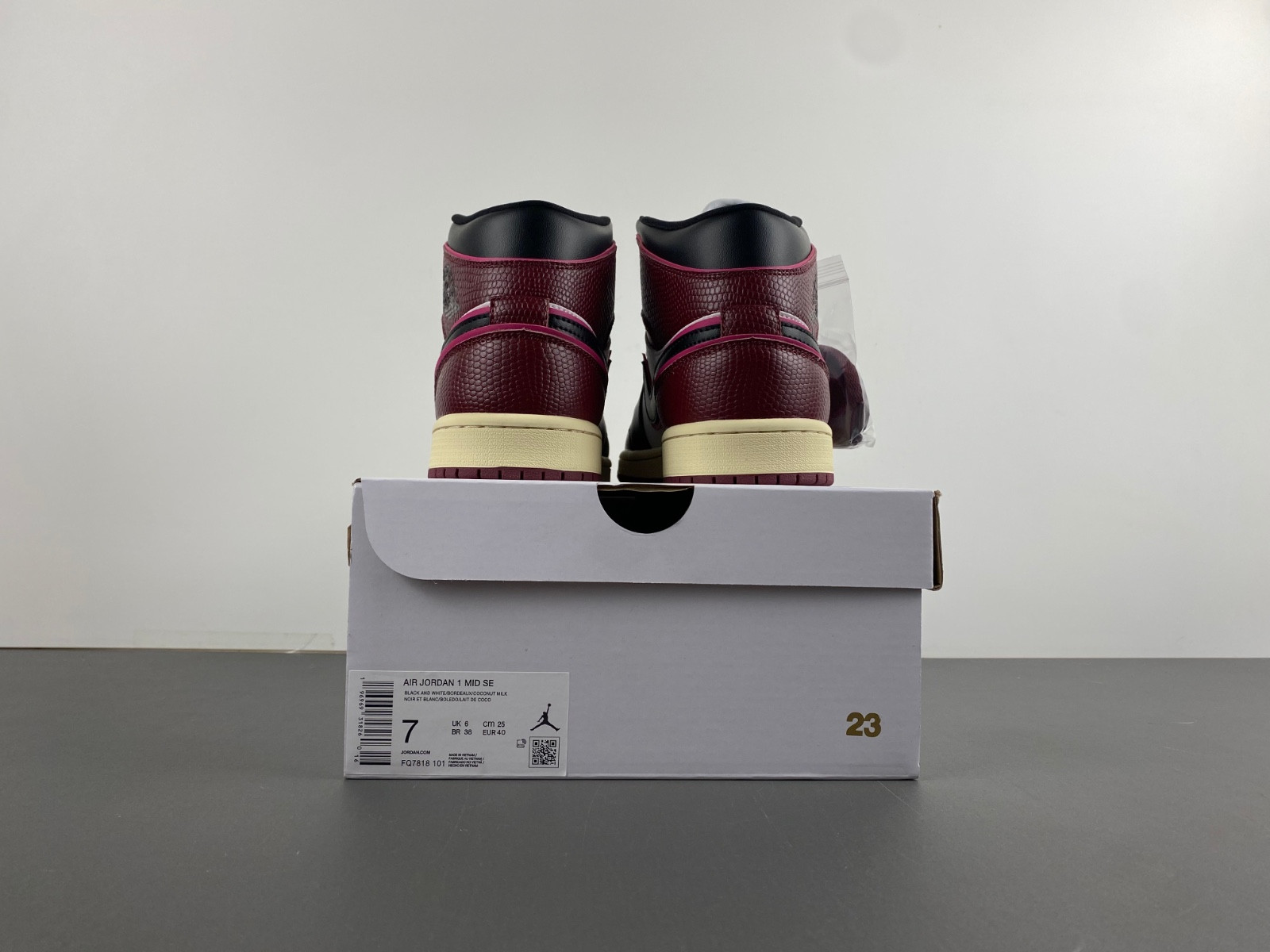 jordan 1 mid se bordeaux (women
