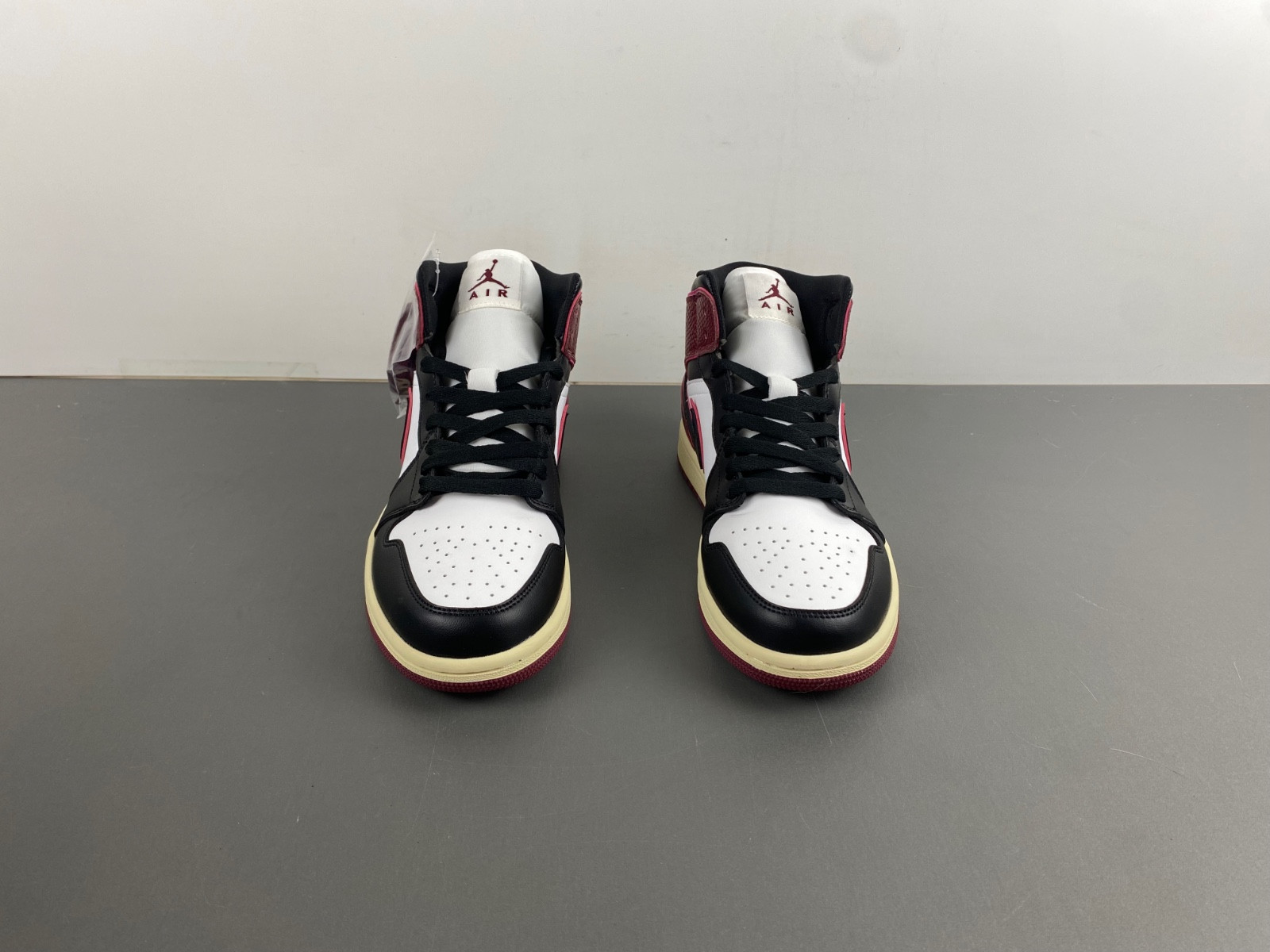 jordan 1 mid se bordeaux (women
