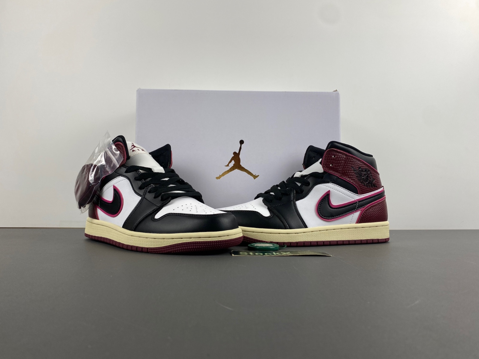jordan 1 mid se bordeaux (women