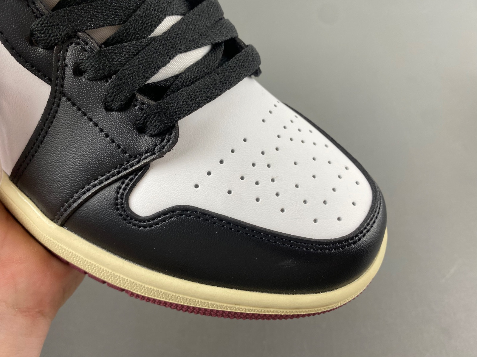 jordan 1 mid se bordeaux (women