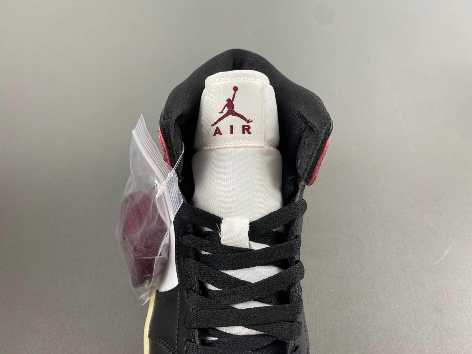 jordan 1 mid se bordeaux (women