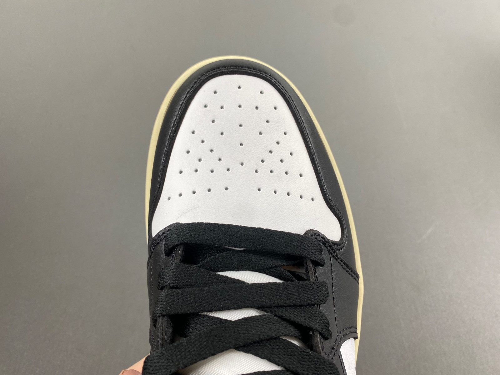 jordan 1 mid se bordeaux (women