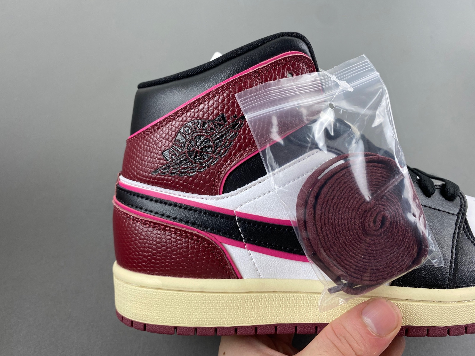 jordan 1 mid se bordeaux (women