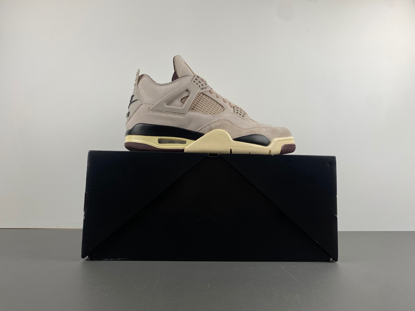 a ma maniére air jordan 4 fossil stone fz4810-200