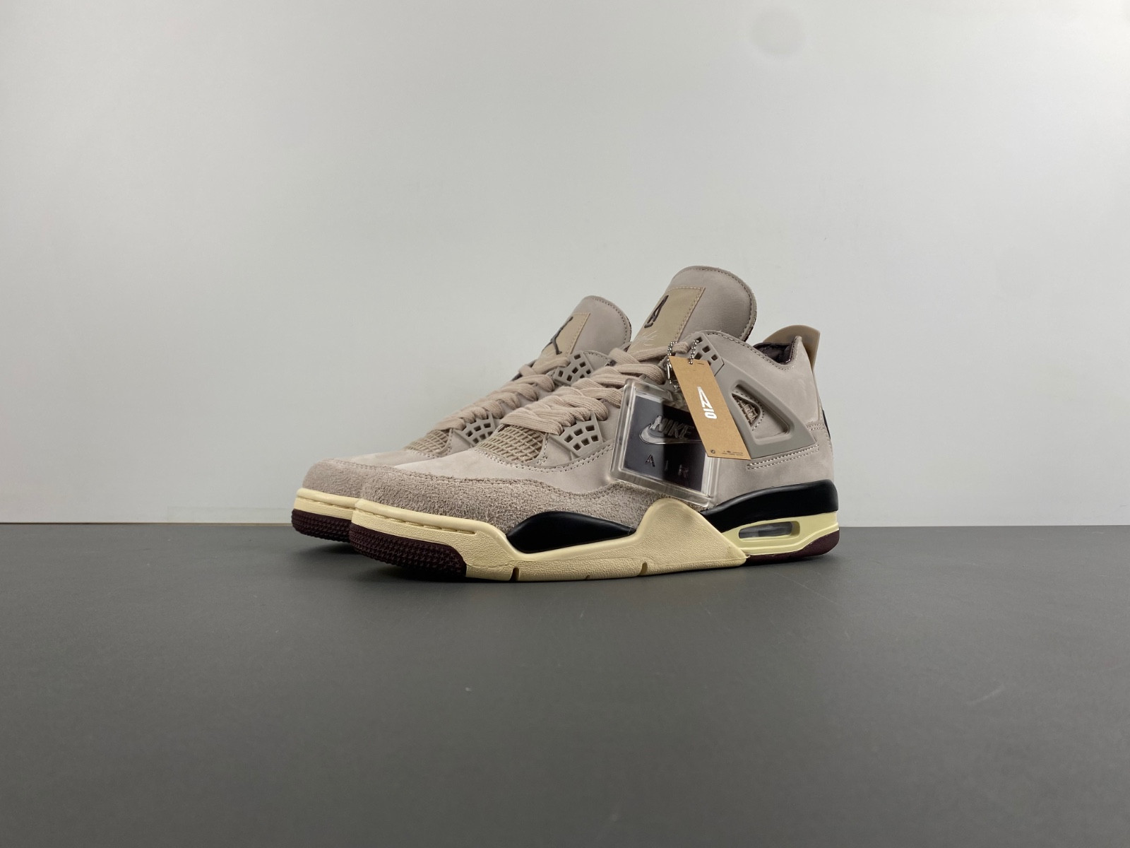 a ma maniére air jordan 4 fossil stone fz4810-200