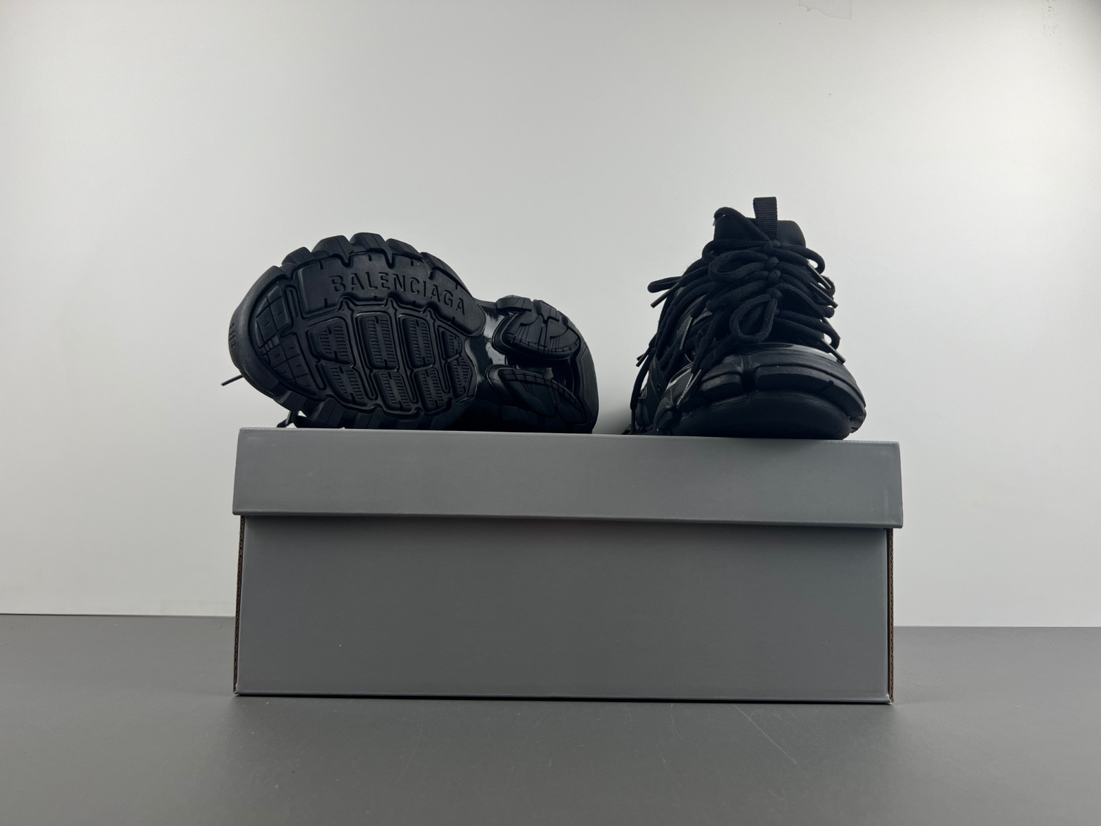 Ba*len*cia*ga black sport shoes 