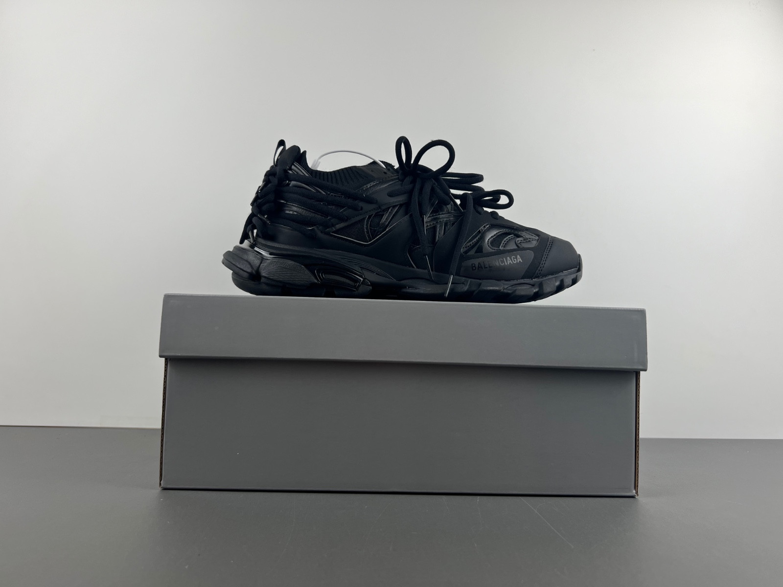 Ba*len*cia*ga black sport shoes 