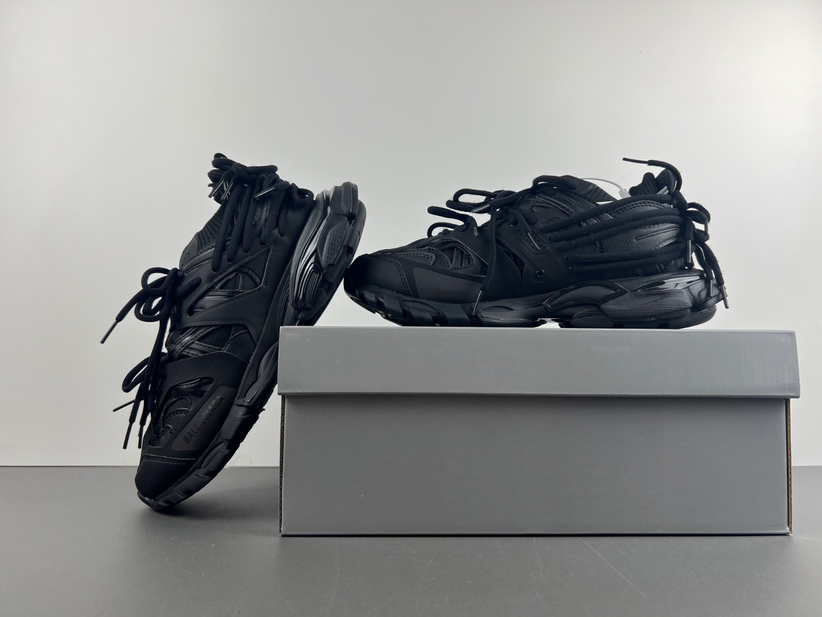 Ba*len*cia*ga black sport shoes 