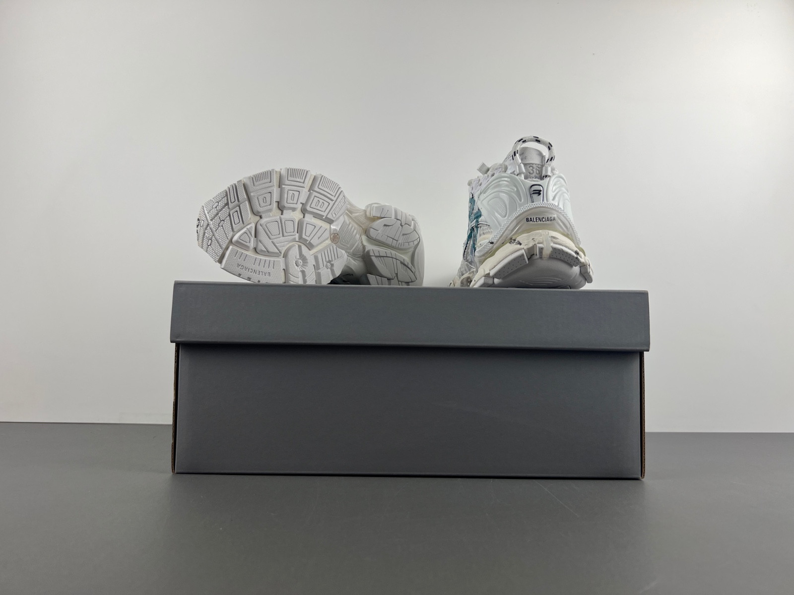 Ba*len*cia*ga runner graffiti sneaker in white/blue