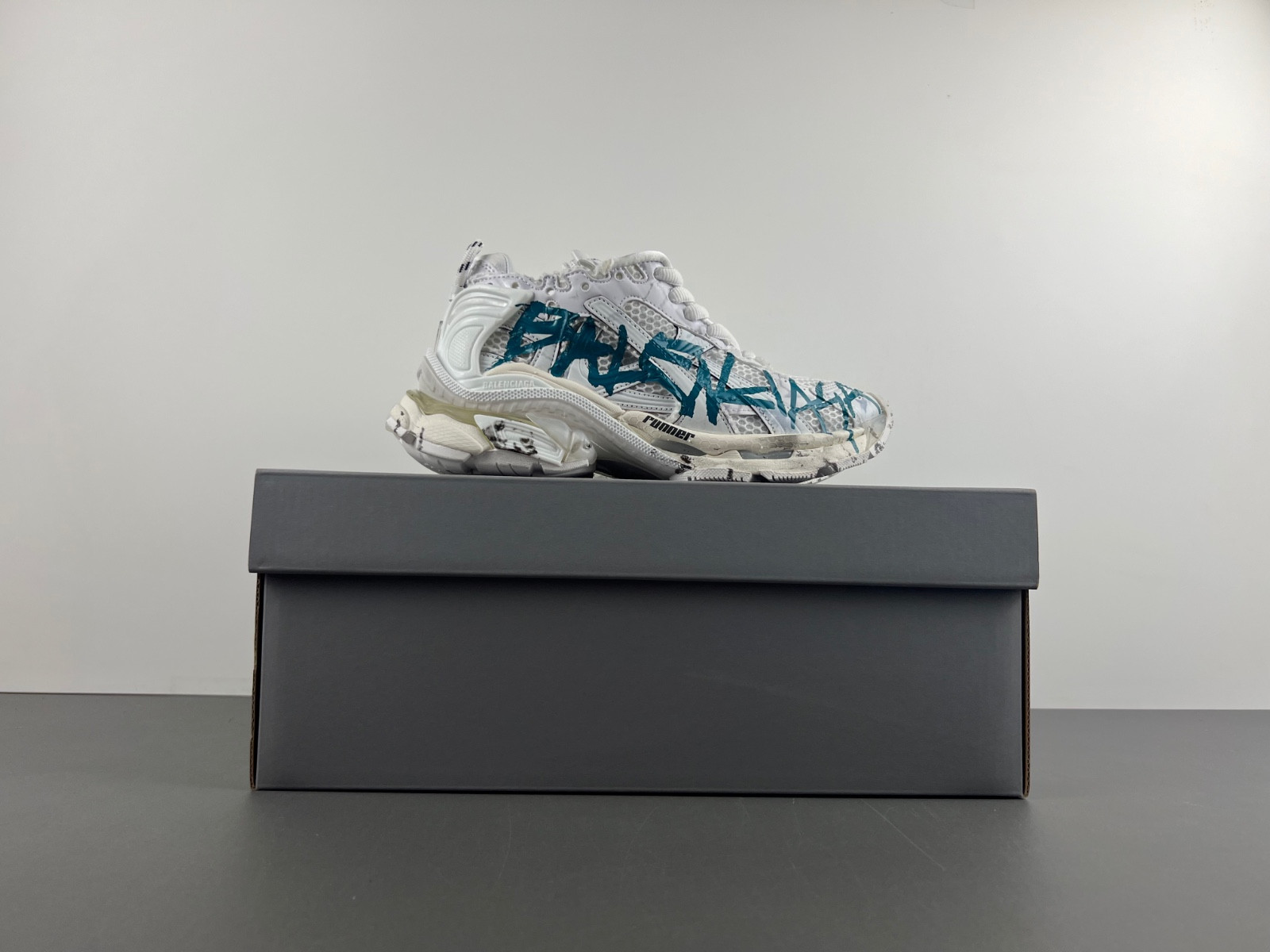 Ba*len*cia*ga runner graffiti sneaker in white/blue