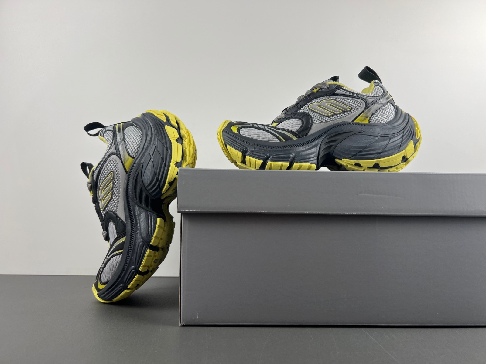 Ba*len*cia*ga 10xl sneaker in grey/yellow