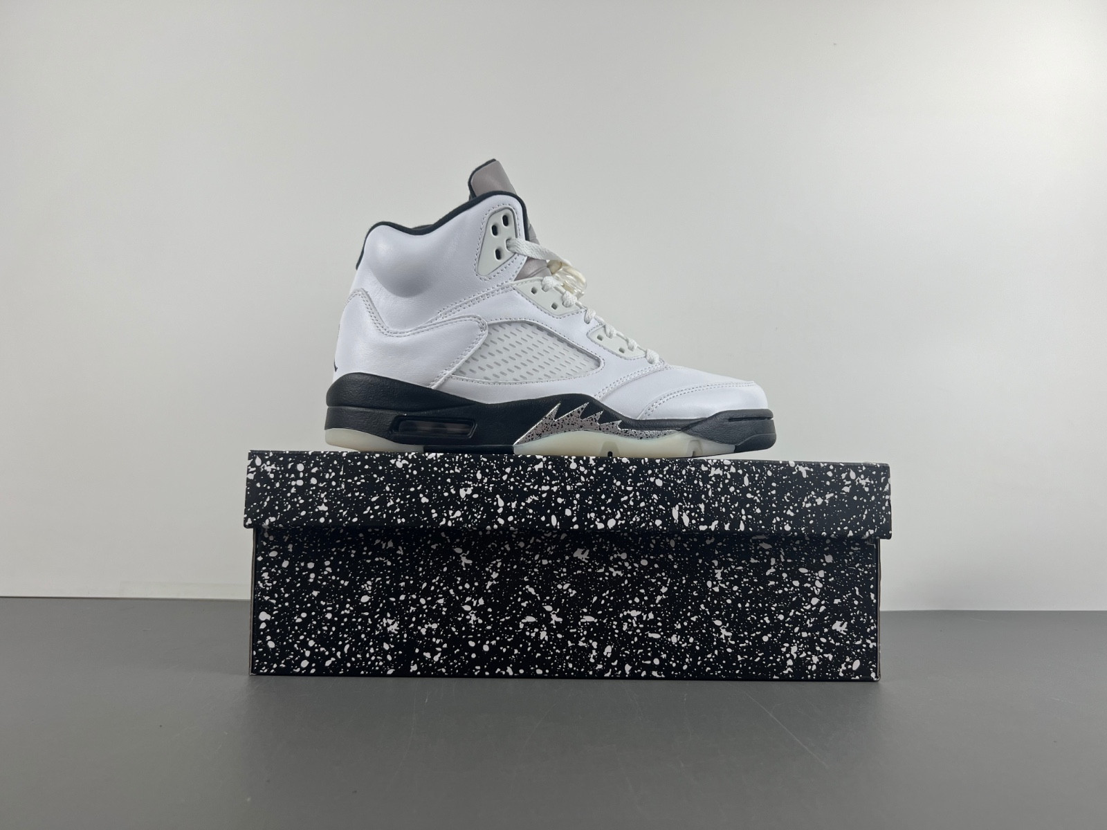 air jordan 5 white black dd0587-110