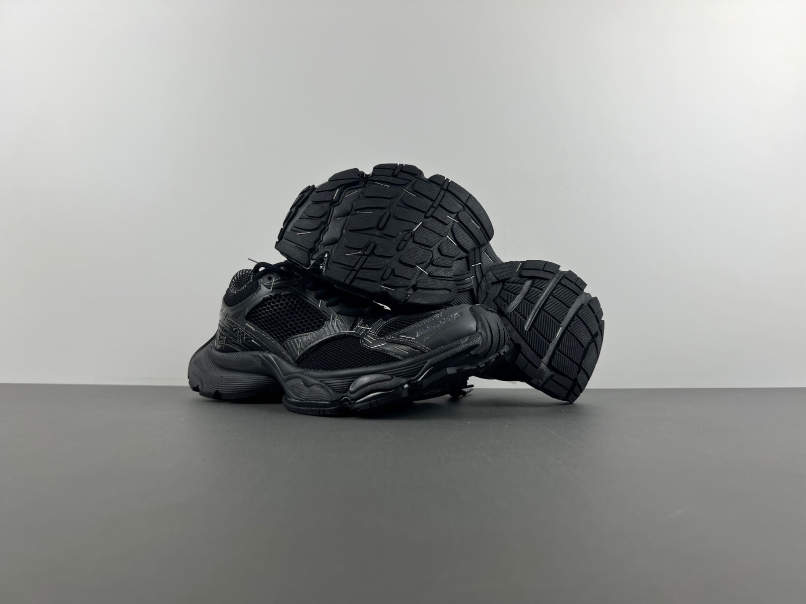 Ba*len*cia*ga stapler sneaker in black