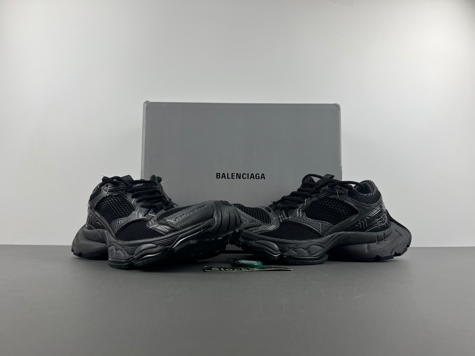 Ba*len*cia*ga stapler sneaker in black