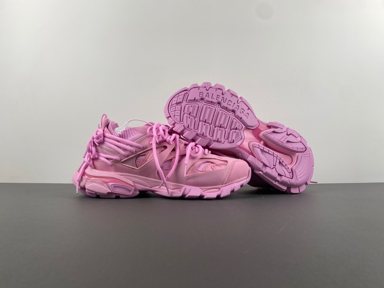 Ba*len*cia*ga pink sport shoes 