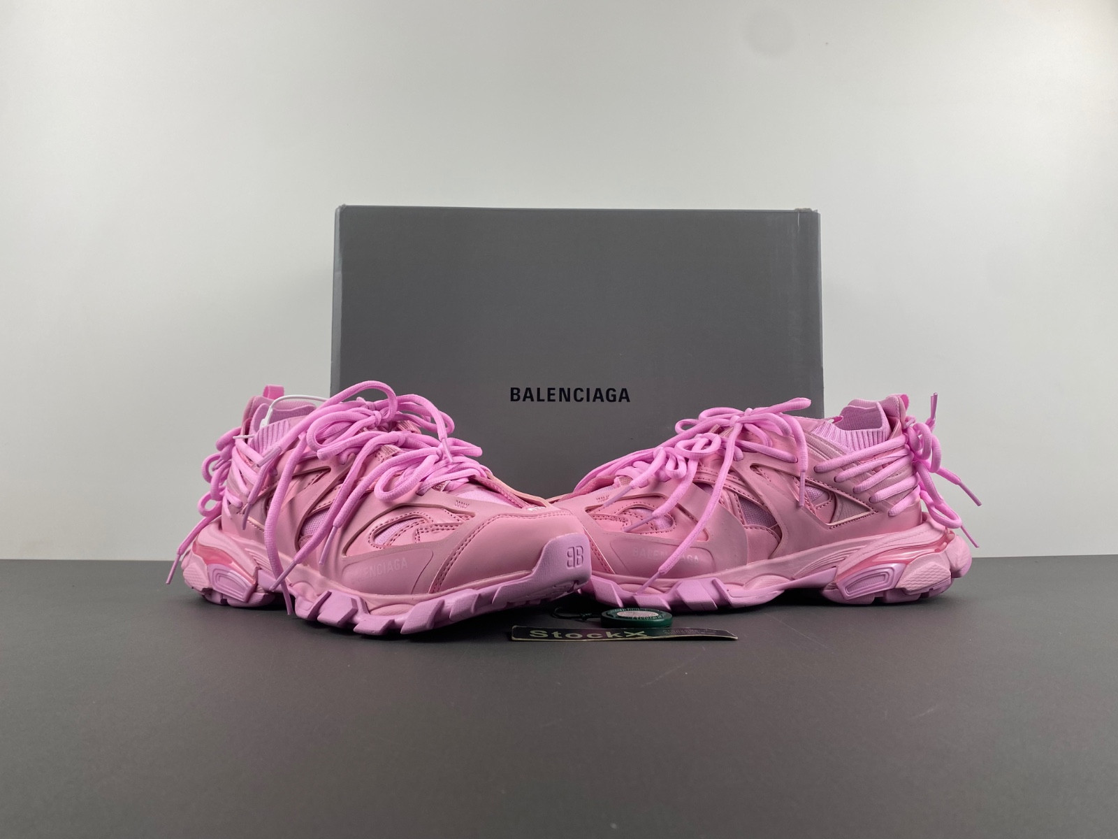 Ba*len*cia*ga pink sport shoes 
