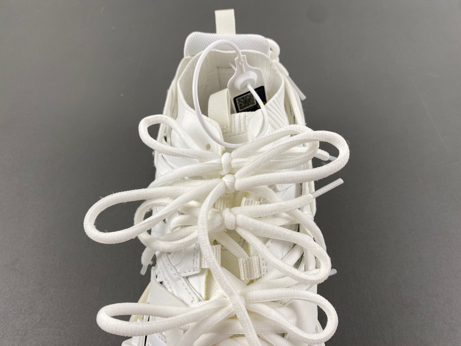 Ba*len*cia*ga white sport shoes 