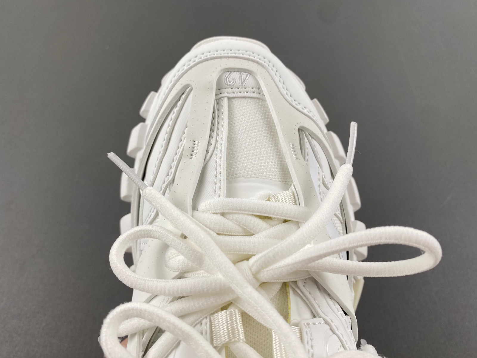 Ba*len*cia*ga white sport shoes 