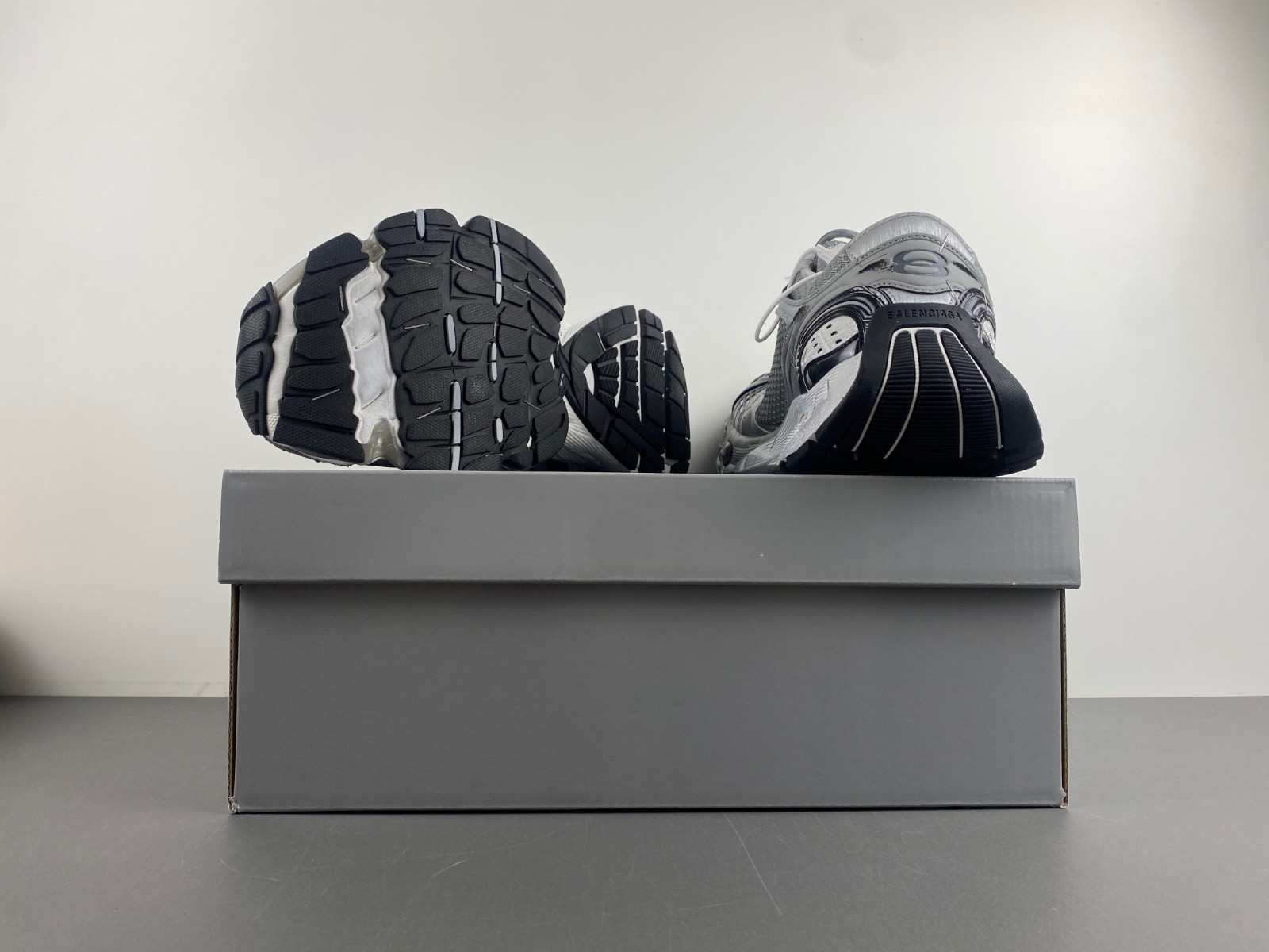 Ba*len*cia*ga stapler sneaker in grey