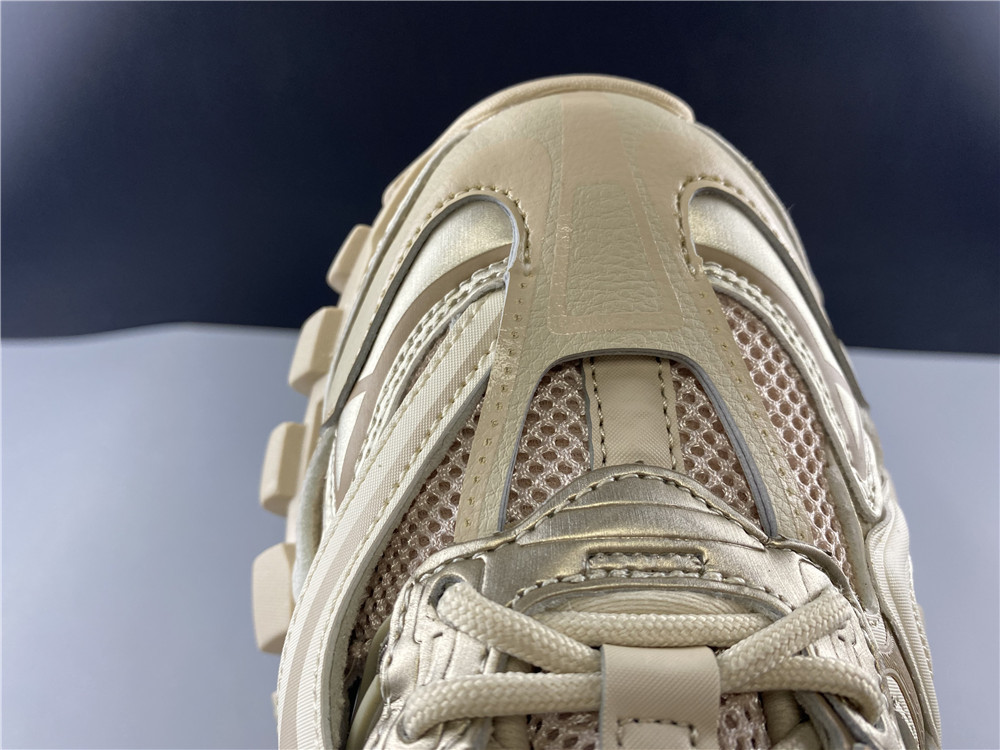 Ba*len*cia*ga track 4