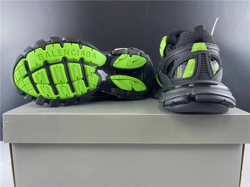 Ba*len*cia*ga track 4