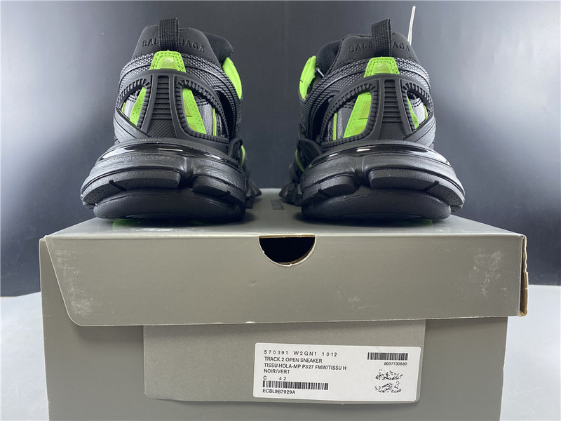 Ba*len*cia*ga track 4