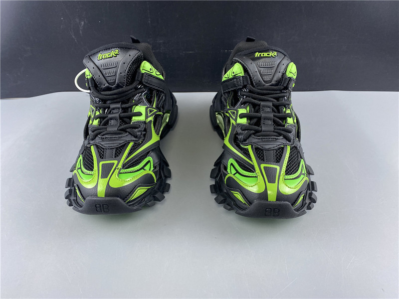 Ba*len*cia*ga track 4