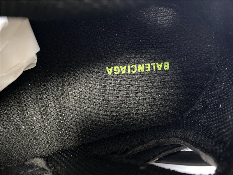 Ba*len*cia*ga track 4