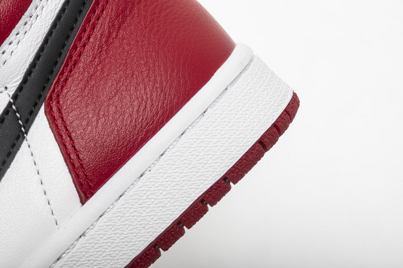 air jordan 1 retro high og black toe 555088-125