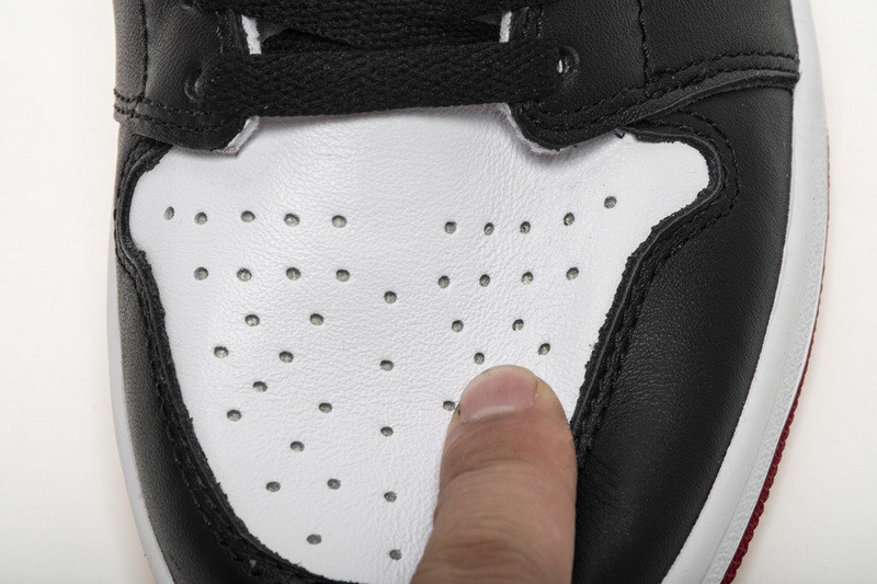 air jordan 1 retro high og black toe 555088-125