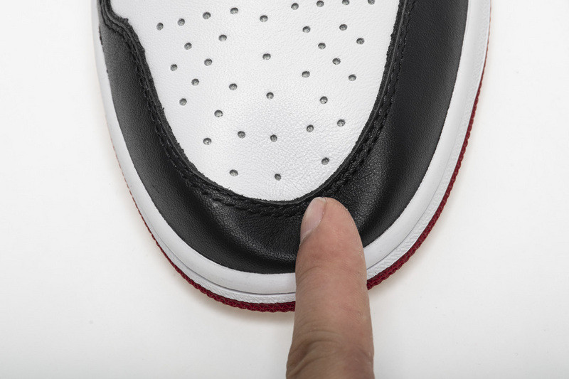 air jordan 1 retro high og black toe 555088-125