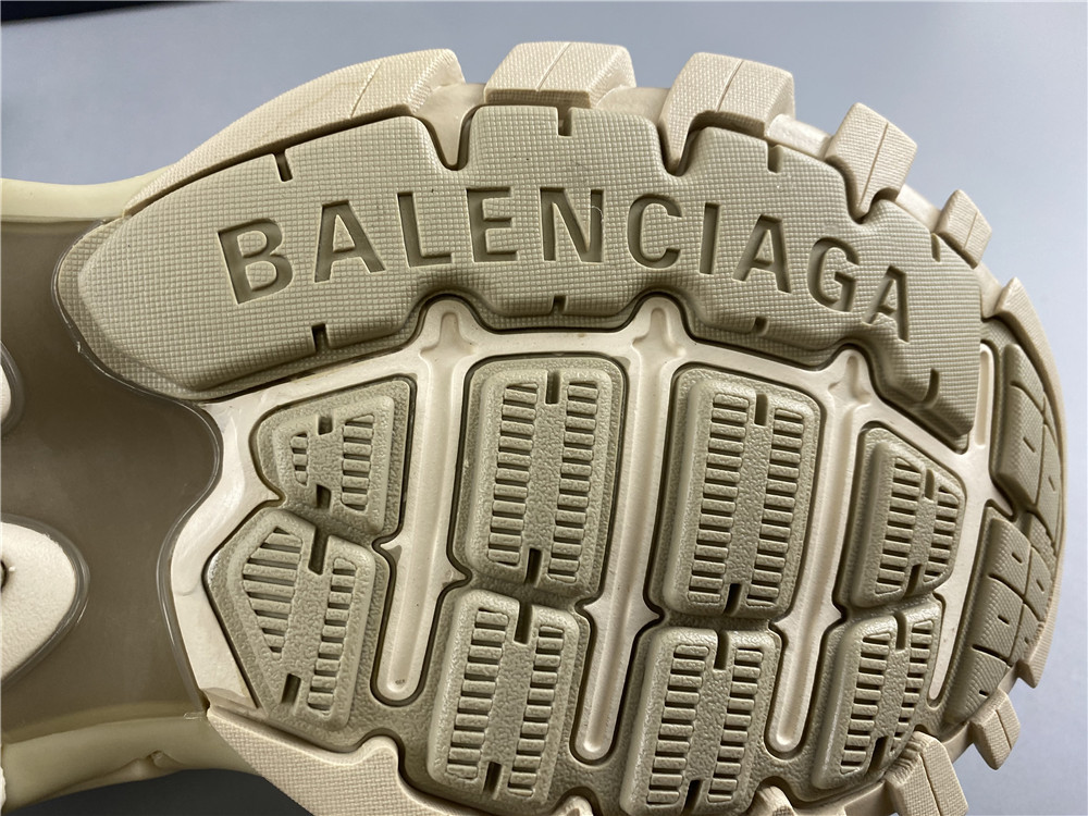 Ba*len*cia*ga track 4