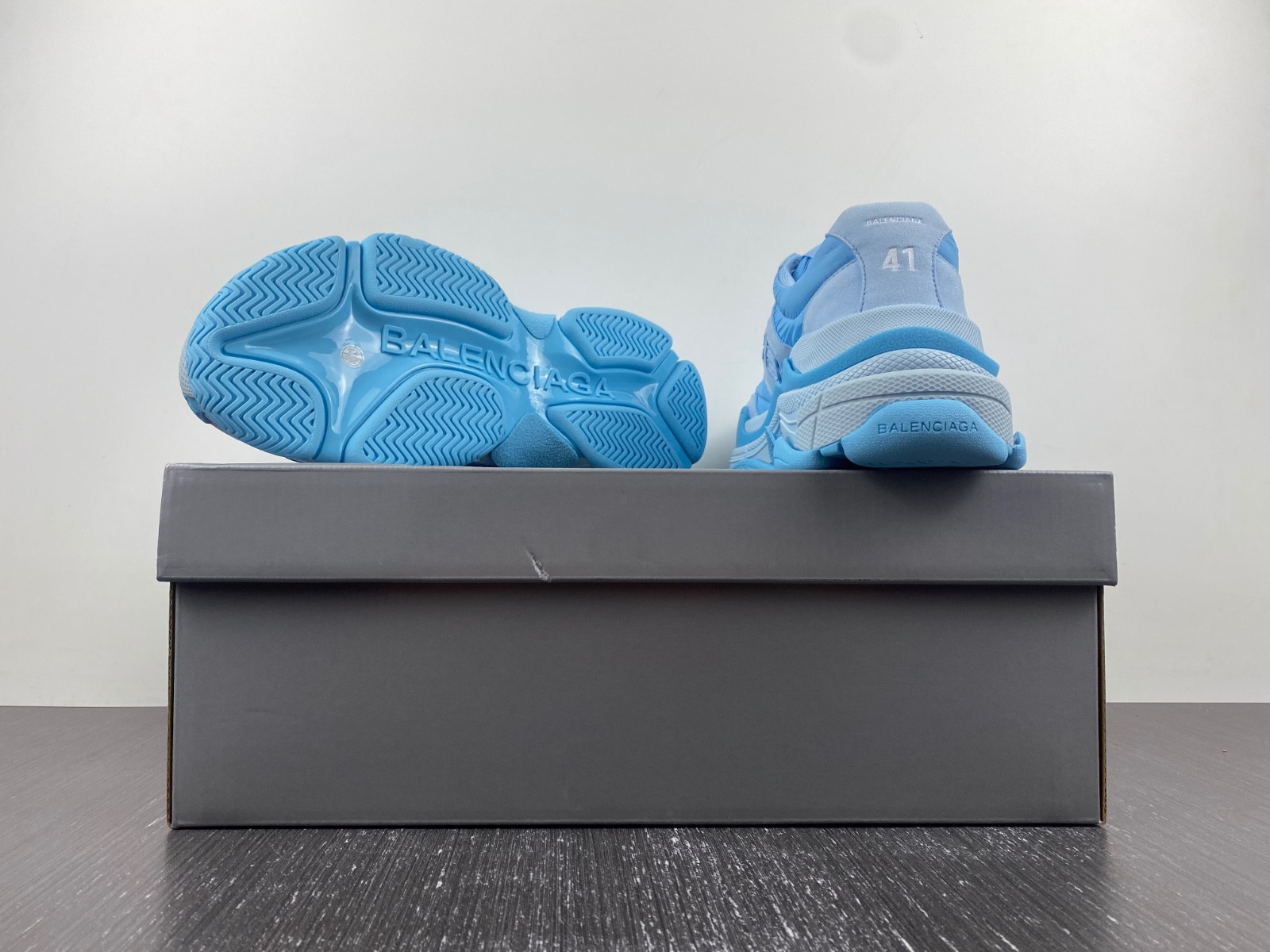 Ba*len*cia*ga triple s