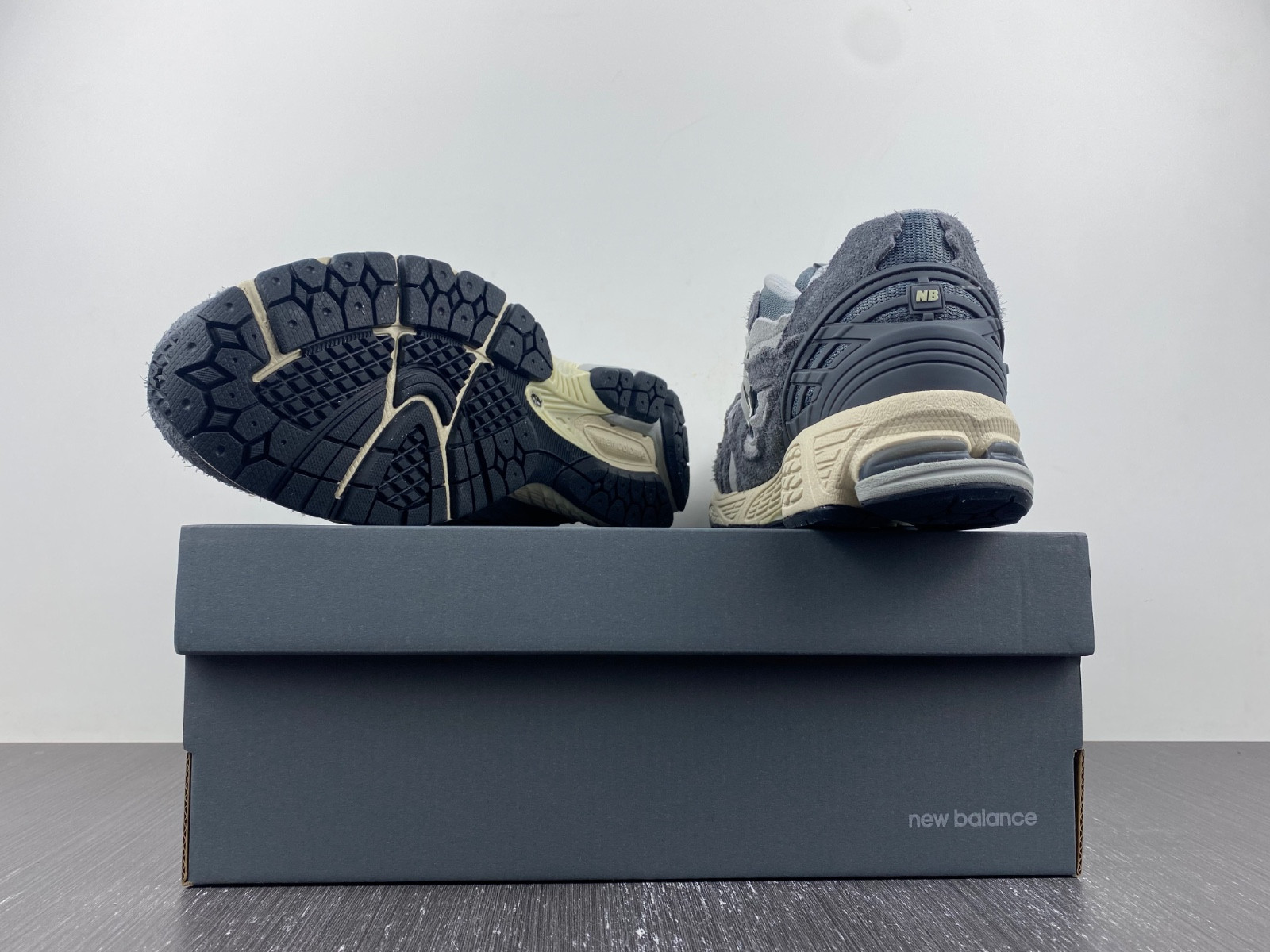 new Ba1an*e 1906d protection pack harbor grey