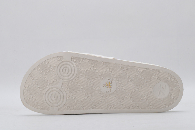 G*u*i slides all white