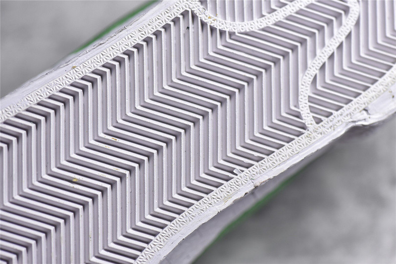 nike blazer low sacai medium grey classic green - dd1877-001