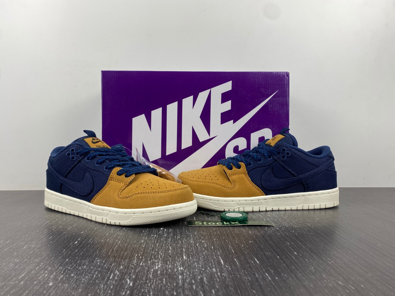 nike sb dunk low "midnight navy/ochre" dx6775-400
