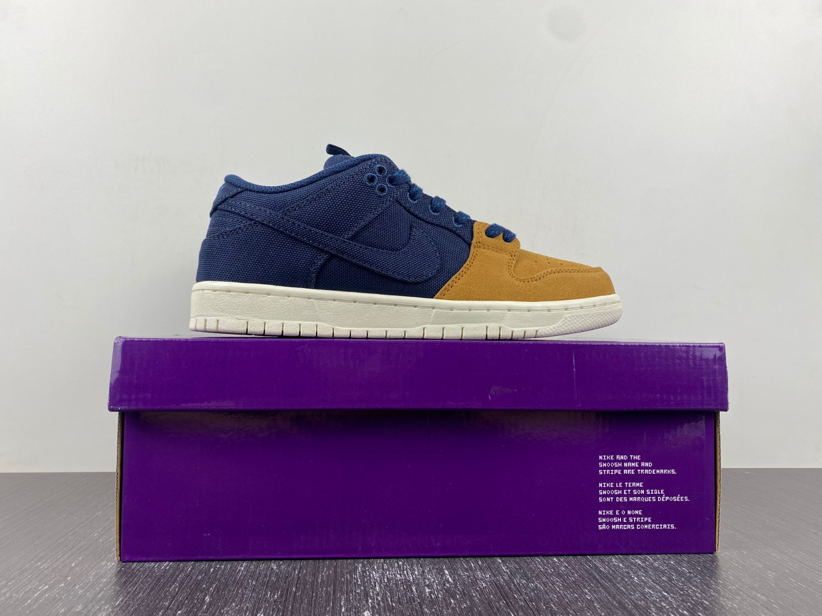 nike sb dunk low "midnight navy/ochre" dx6775-400