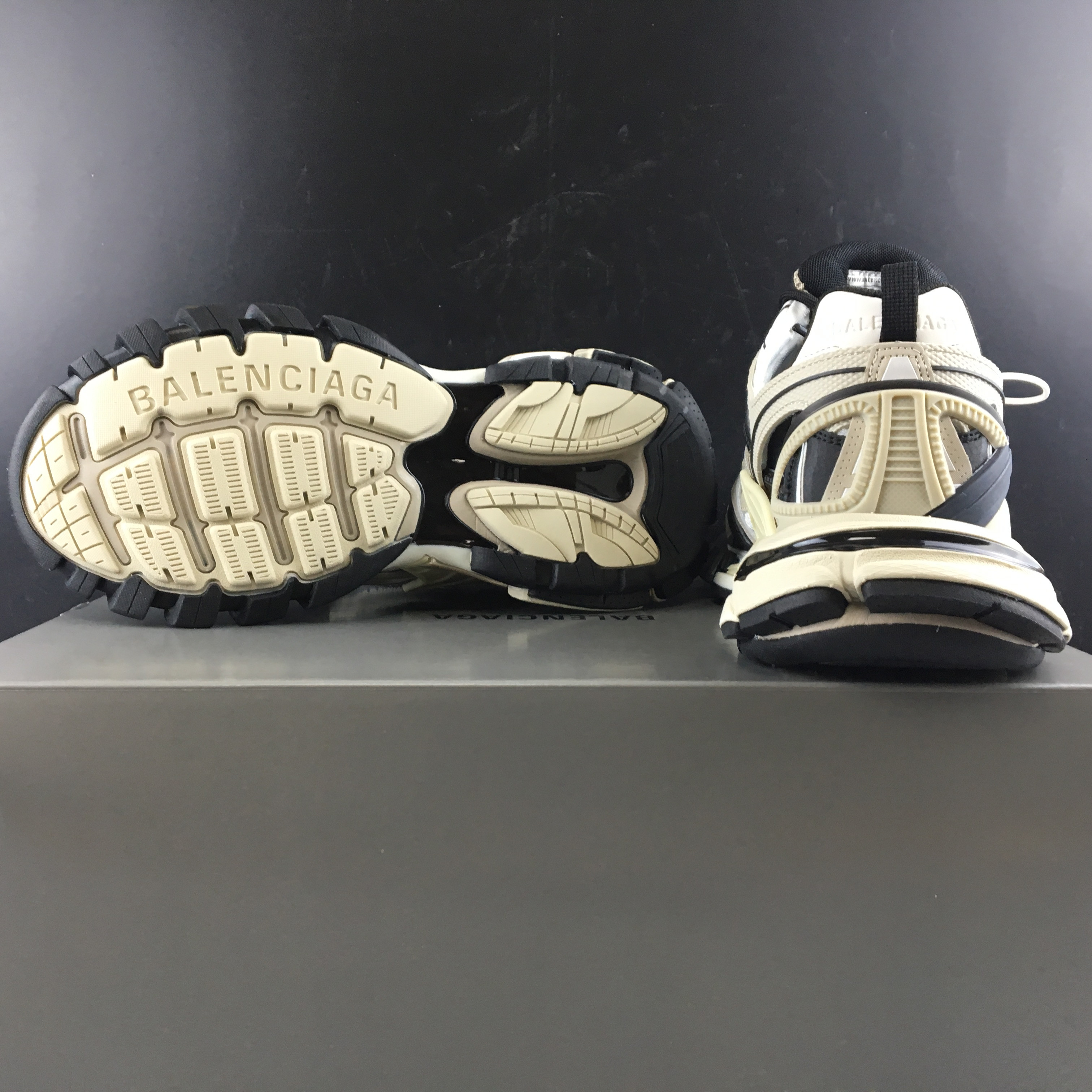 Ba*len*cia*ga track 4