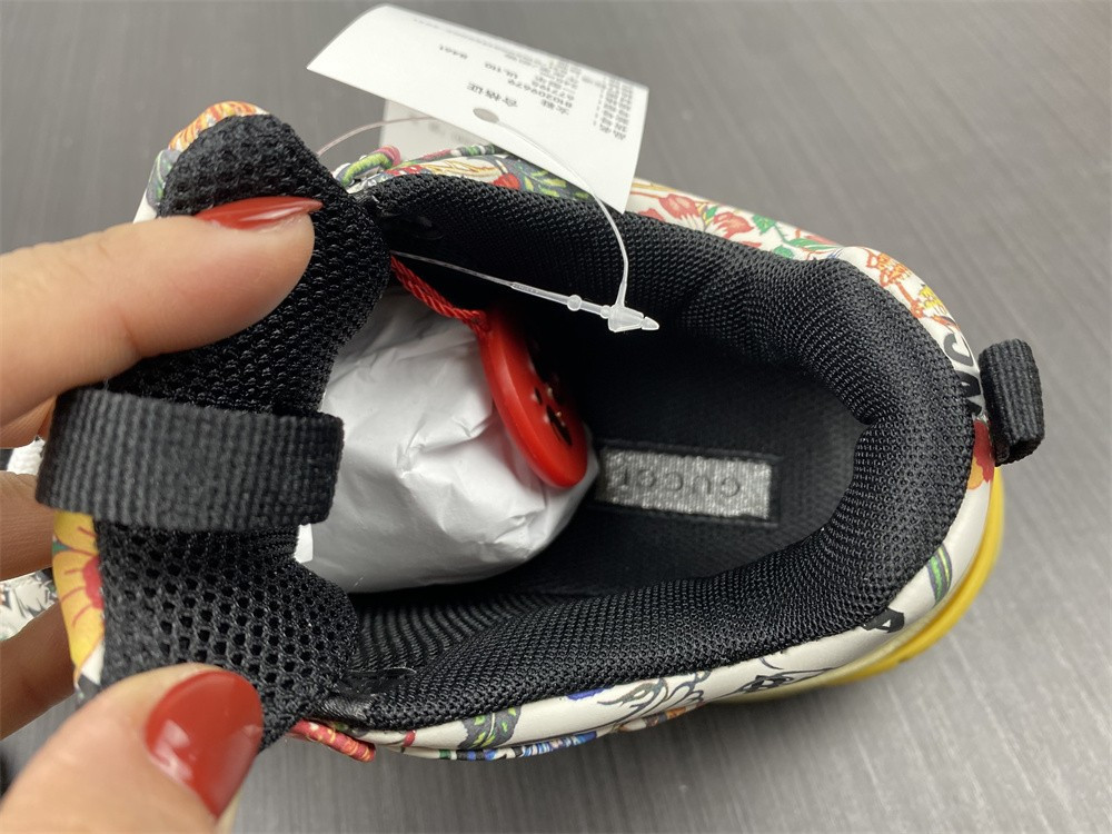 Ba*len*cia*ga triple s