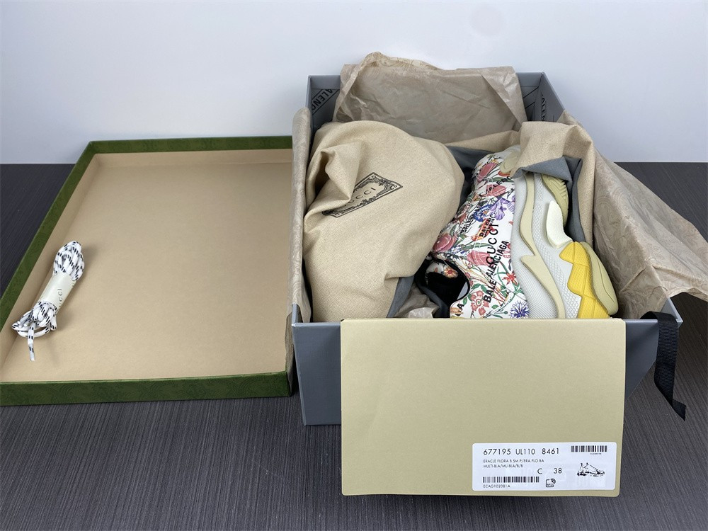 Ba*len*cia*ga triple s