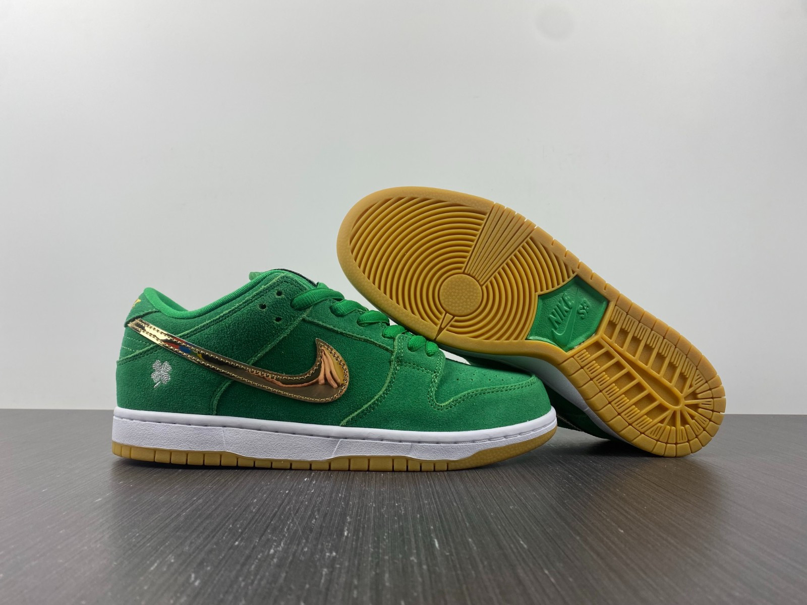 nike sb dunk low st. patty