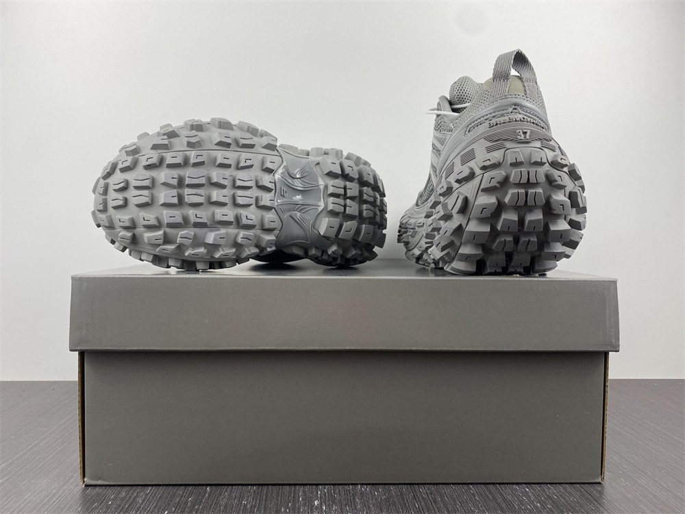 Ba*len*cia*ga defender sneaker