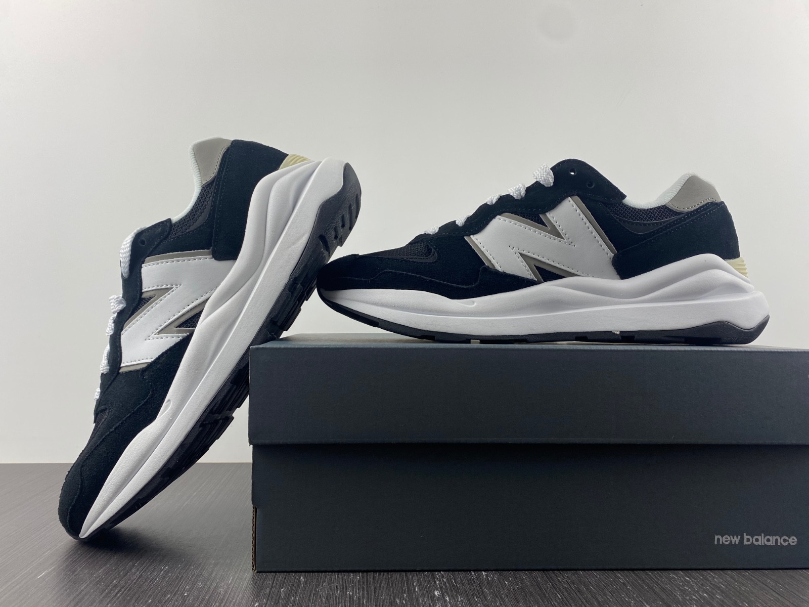 new Ba1an*e 57/40 team black - m5740cb